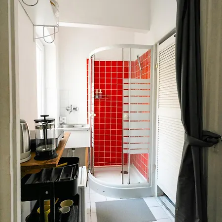 Cozy & Quiet In Downtown Apartment