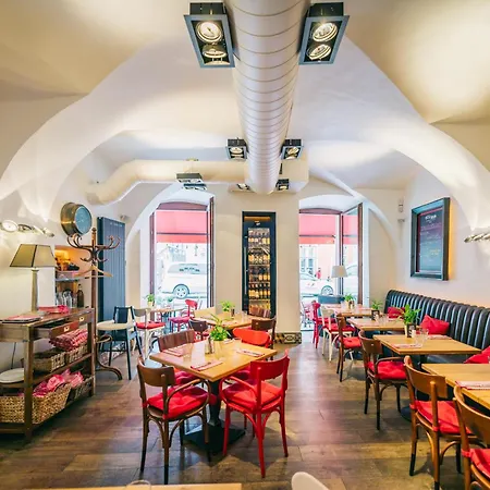 Pest-buda Design