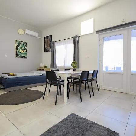 Apartman Island