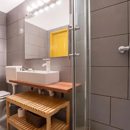 Apartment Klau10 In Party District. Budapest