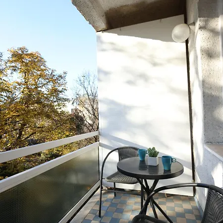 Golden Pear Apartment *