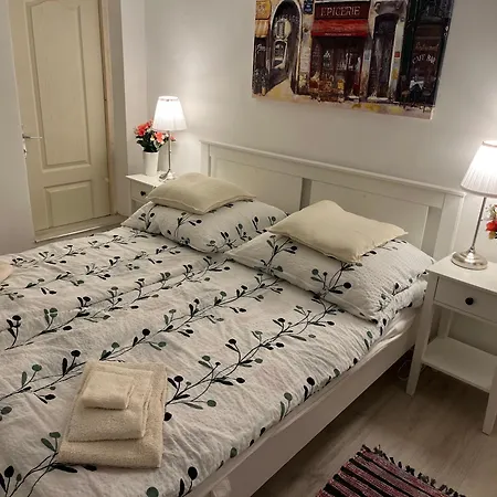 Riverside Hideaway Apartment *