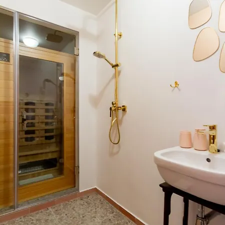 Apartamento 2br Modern Elegance W Sauna And Ac By Budapest