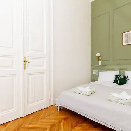 2br Modern Elegance W Sauna And Ac By
