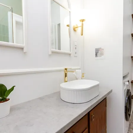 Apartamento 2br Modern Elegance W Sauna And Ac By Budapest