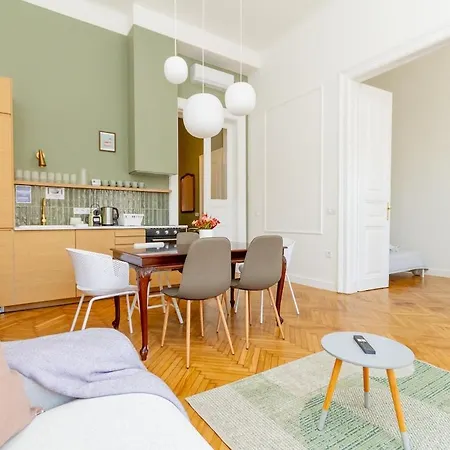 2br Modern Elegance W Sauna And Ac By * Budapest