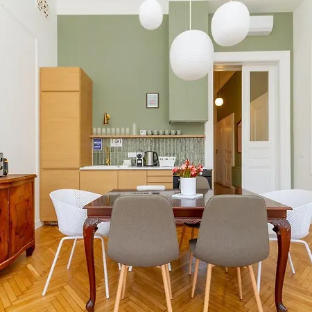 Apartment 2br Modern Elegance W Sauna And Ac By