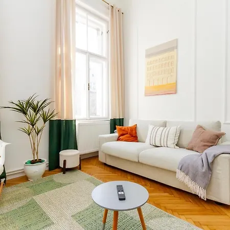 2br Modern Elegance W Sauna And Ac By * Budapest