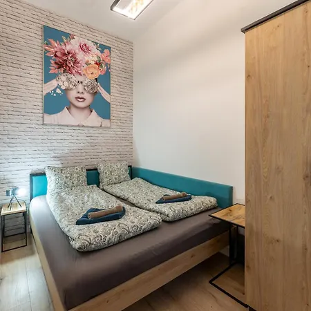 Instant Ruinbar Designer Center Apartment Budapest