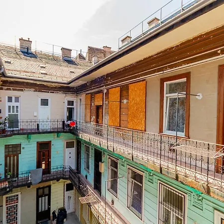 Kazy Street 2 - In The Heart Of Apartment *