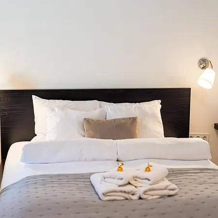 Tas Vas - Charming In * Budapest