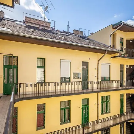 Apartment Star House In The Budapest