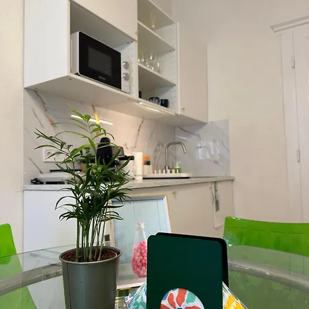 Deri Corner By Downtown Apartment