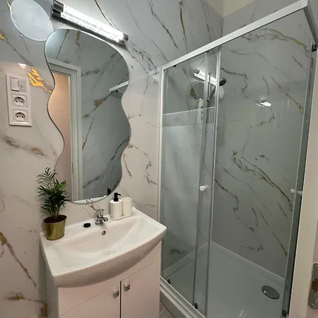 Apartment Deri Corner By Downtown