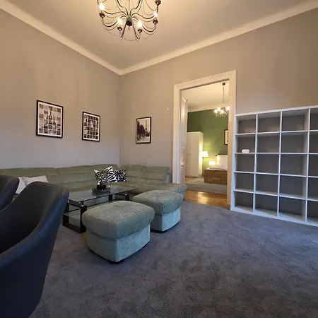 Maison Lumiere Buda - Near M2 Metro Apartment