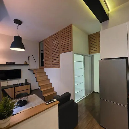 Park Corner Loft Near Heroes' Square Apartment