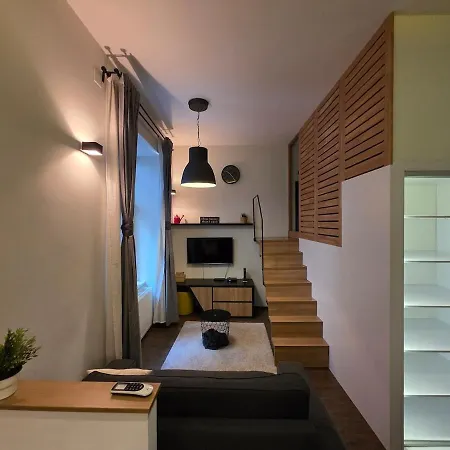 Park Corner Loft Near Heroes' Square
