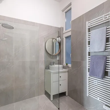 Marble 25 Budapest