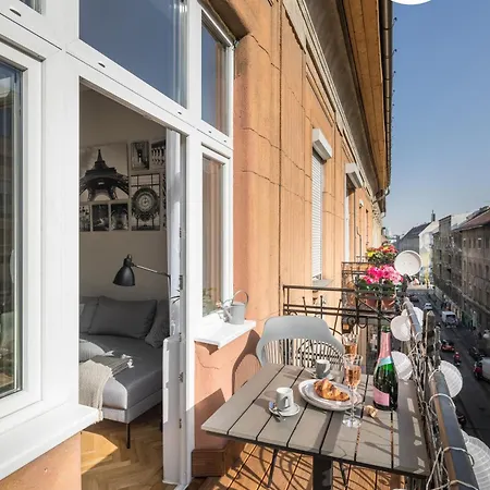 Marble 25 * Budapest