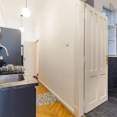 Tas Apartment *