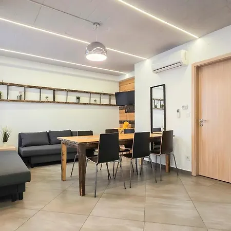 Apartment Upartments