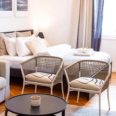 Tas Vas - Charming In Budapest