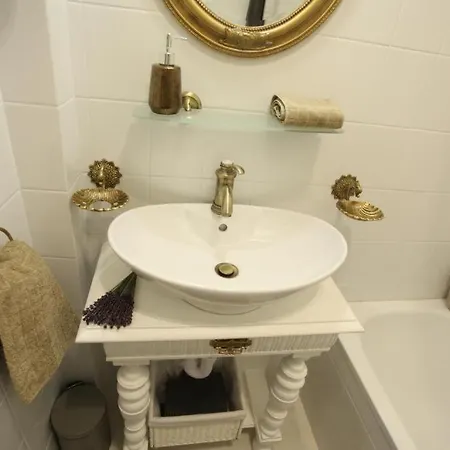 Exclusive Antique Next To The Fashion Street Apartment *