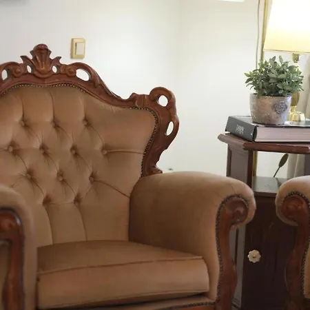 Exclusive Antique Next To The Fashion Street Budapest