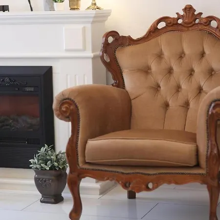Exclusive Antique Next To The Fashion Street Apartment