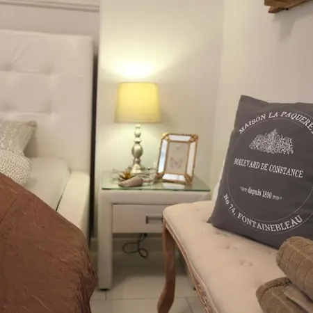 Exclusive Antique Next To The Fashion Street Apartment