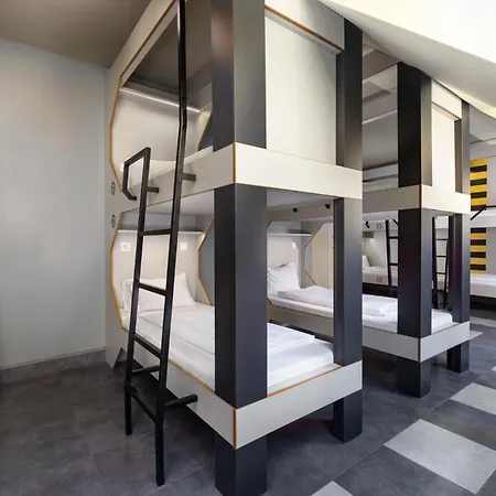 The Hive Party Hostal *