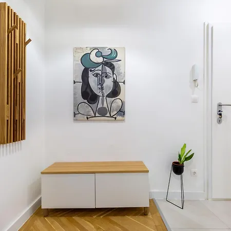 Raday 43 By Stn Apartment *