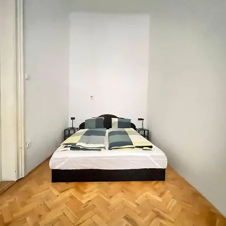 Apartment Near Urania