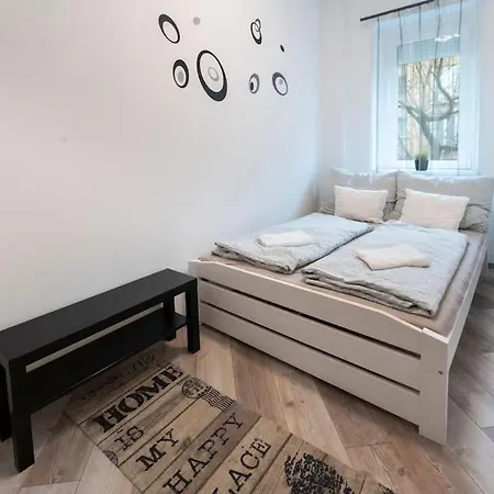 Charles' Haven In The Heart Of Apartment *
