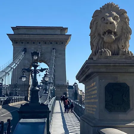 Apartament Chain Bridge