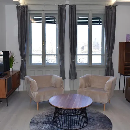 Chain Bridge Apartament *