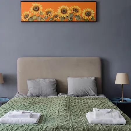 Bright & Grand With 4 Bedrooms By New York Cafe Apartment Budapest