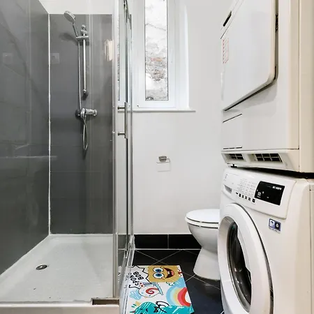 Apartment Bright & Grand With 4 Bedrooms By New York Cafe *