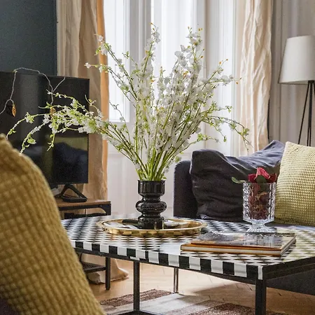 Apartment Bright & Grand With 4 Bedrooms By New York Cafe Budapest