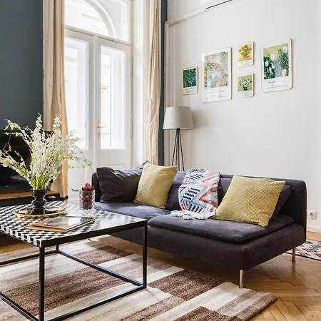 Bright & Grand With 4 Bedrooms By New York Cafe * Budapest
