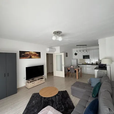 Elite Skyview Escape -bright, Modern, Free Parking Apartment *