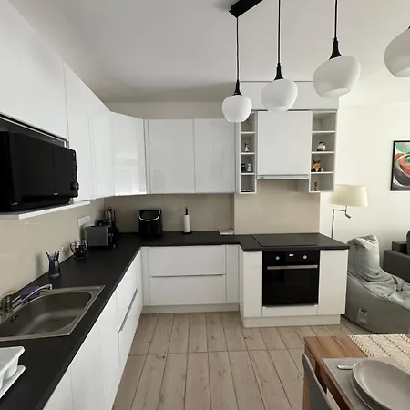 Elite Skyview Escape -bright, Modern, Free Parking Apartment *