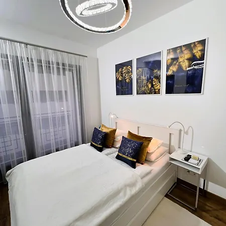 Luxe Studio With City Center Vibe