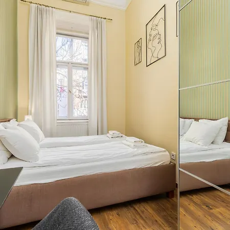 Apartment Venus - Broadway I