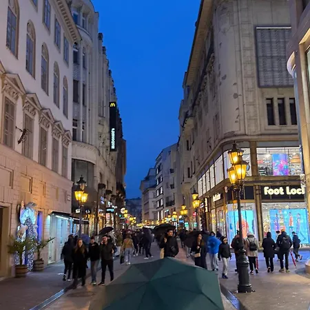 Vaci Corso Apartment Budapest
