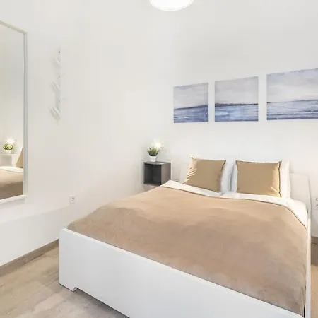 Lovely And Comfy Sleep Apartment