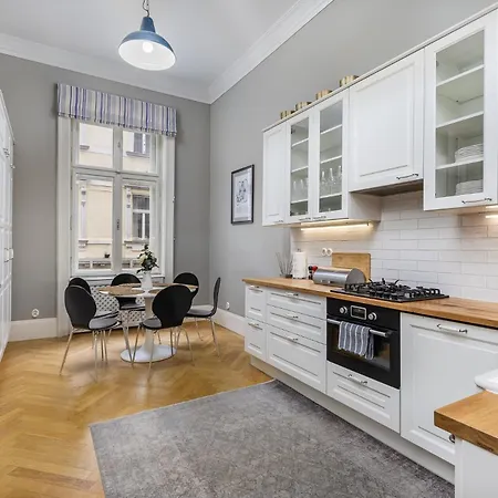 Apartment Spacious Victorian By Grand Boulevard Budapest