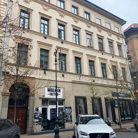 Niko's Apartment *