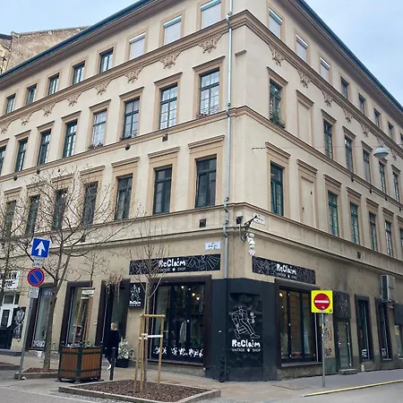 Niko's Apartment