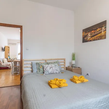 Apartment Riverside Balcony With View To Danube Budapest